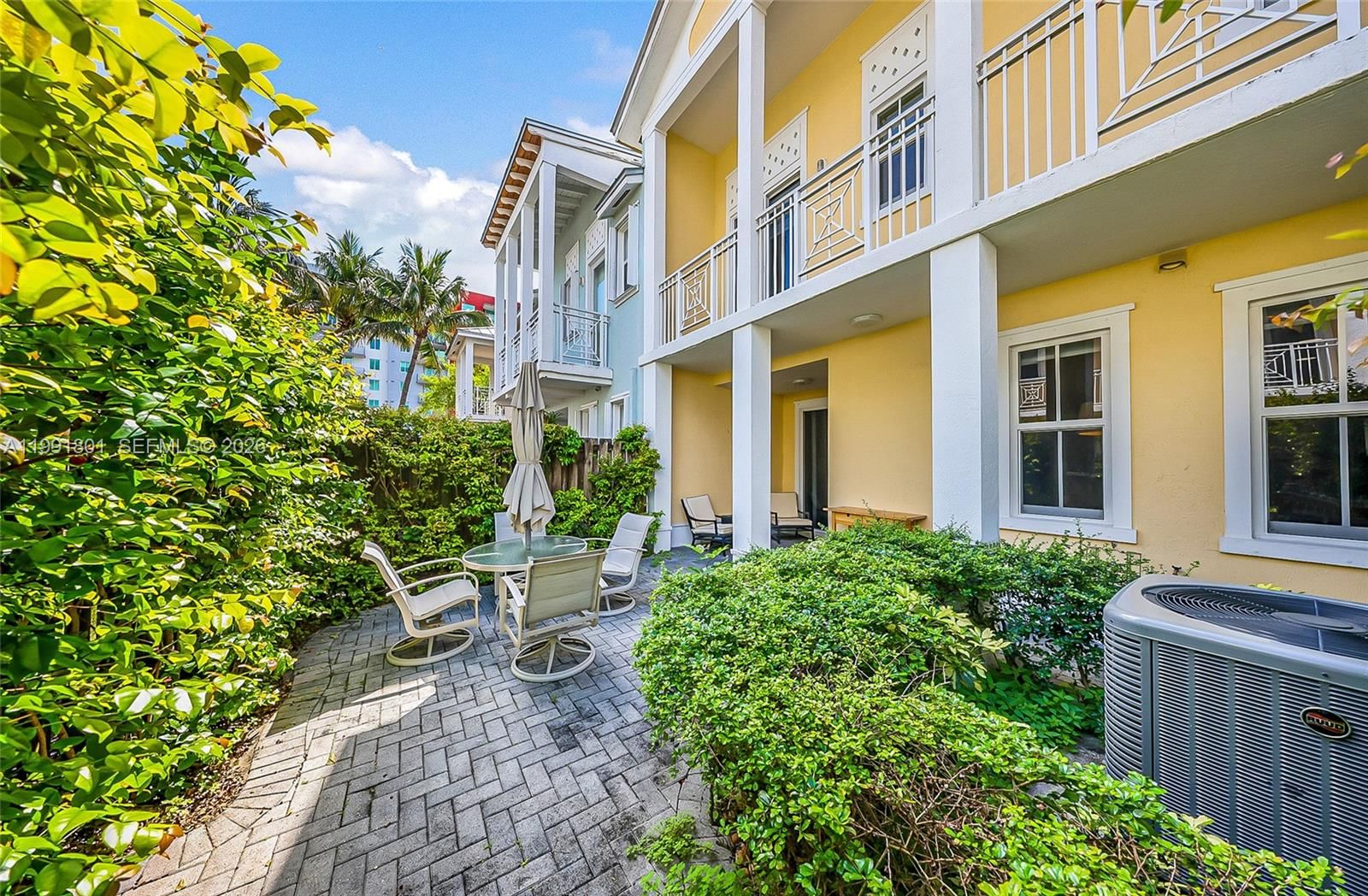 Real estate property located at 10711 75th Ln, Miami-dade, Reserve At Doral East, Doral, FL