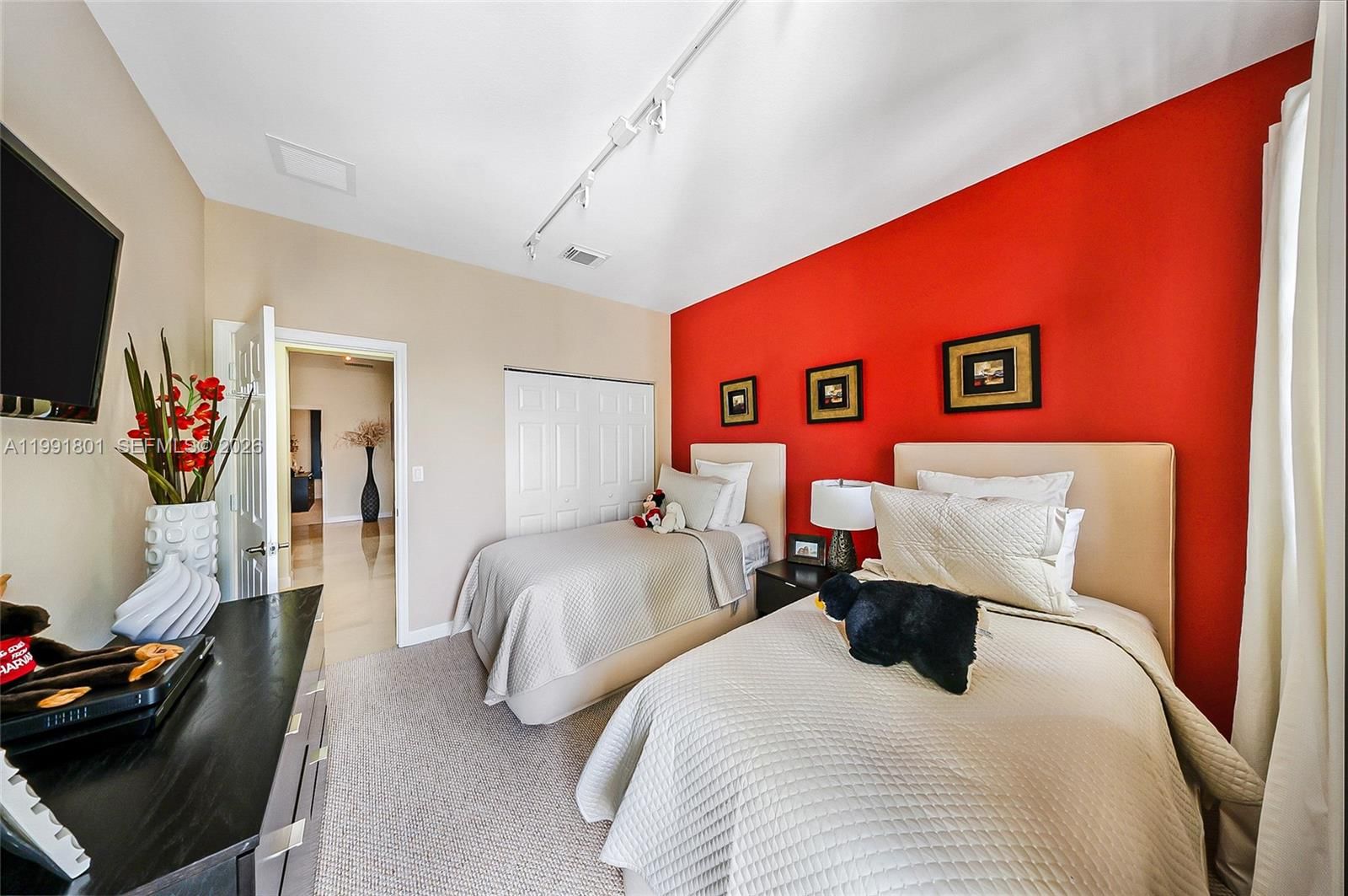 Real estate property located at 10711 75th Ln, Miami-dade, Reserve At Doral East, Doral, FL