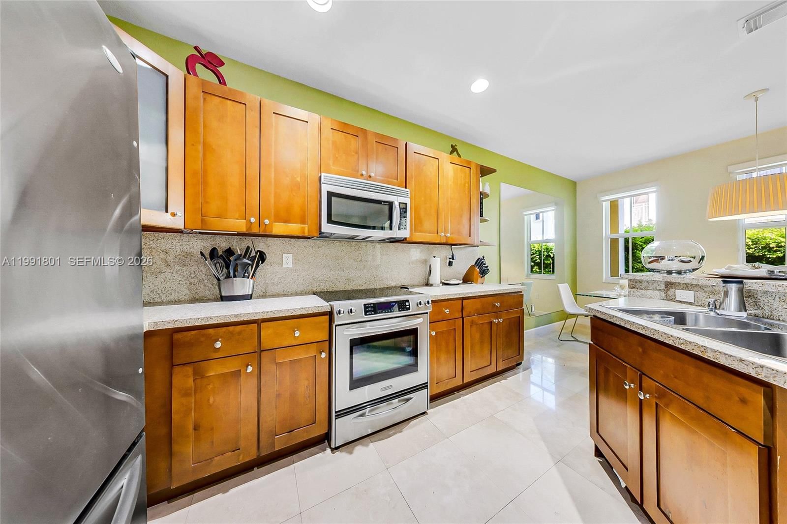 Real estate property located at 10711 75th Ln, Miami-dade, Reserve At Doral East, Doral, FL