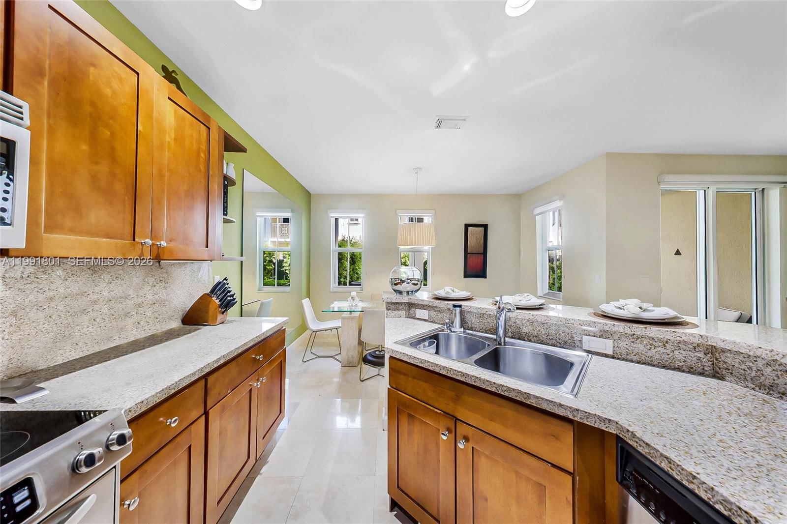 Real estate property located at 10711 75th Ln, Miami-dade, Reserve At Doral East, Doral, FL