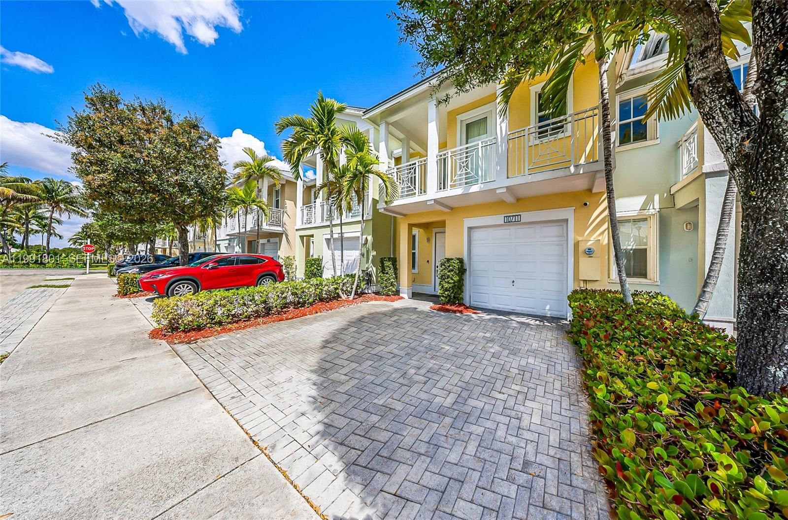 Real estate property located at 10711 75th Ln, Miami-dade, Reserve At Doral East, Doral, FL