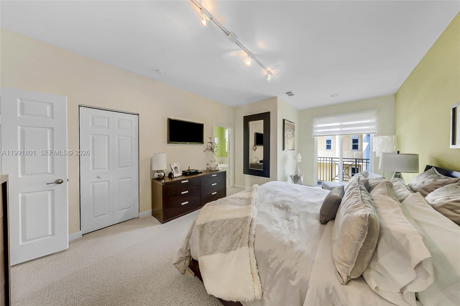 Real estate property located at 10711 75th Ln, Miami-dade, Reserve At Doral East, Doral, FL