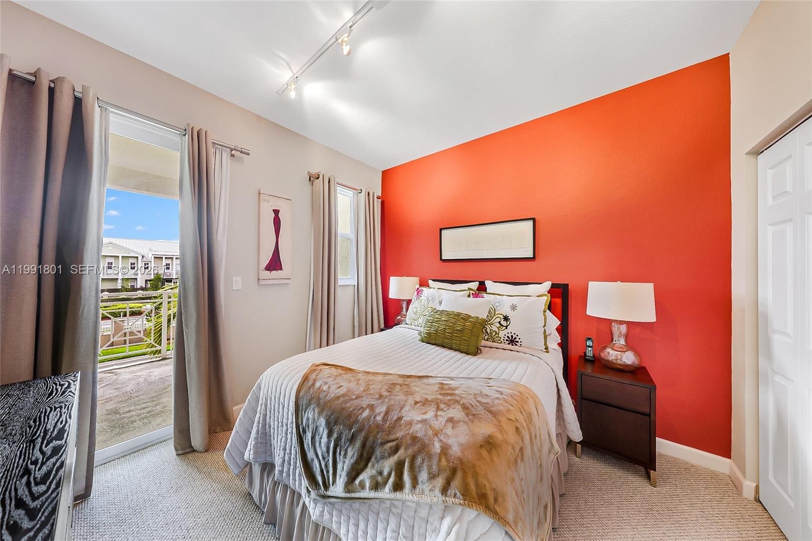 Real estate property located at 10711 75th Ln, Miami-dade, Reserve At Doral East, Doral, FL