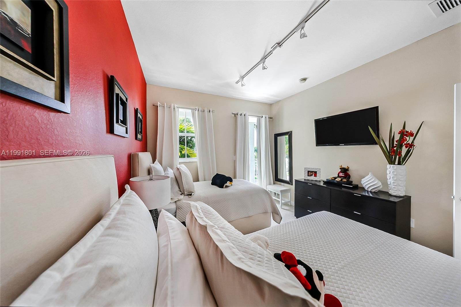 Real estate property located at 10711 75th Ln, Miami-dade, Reserve At Doral East, Doral, FL