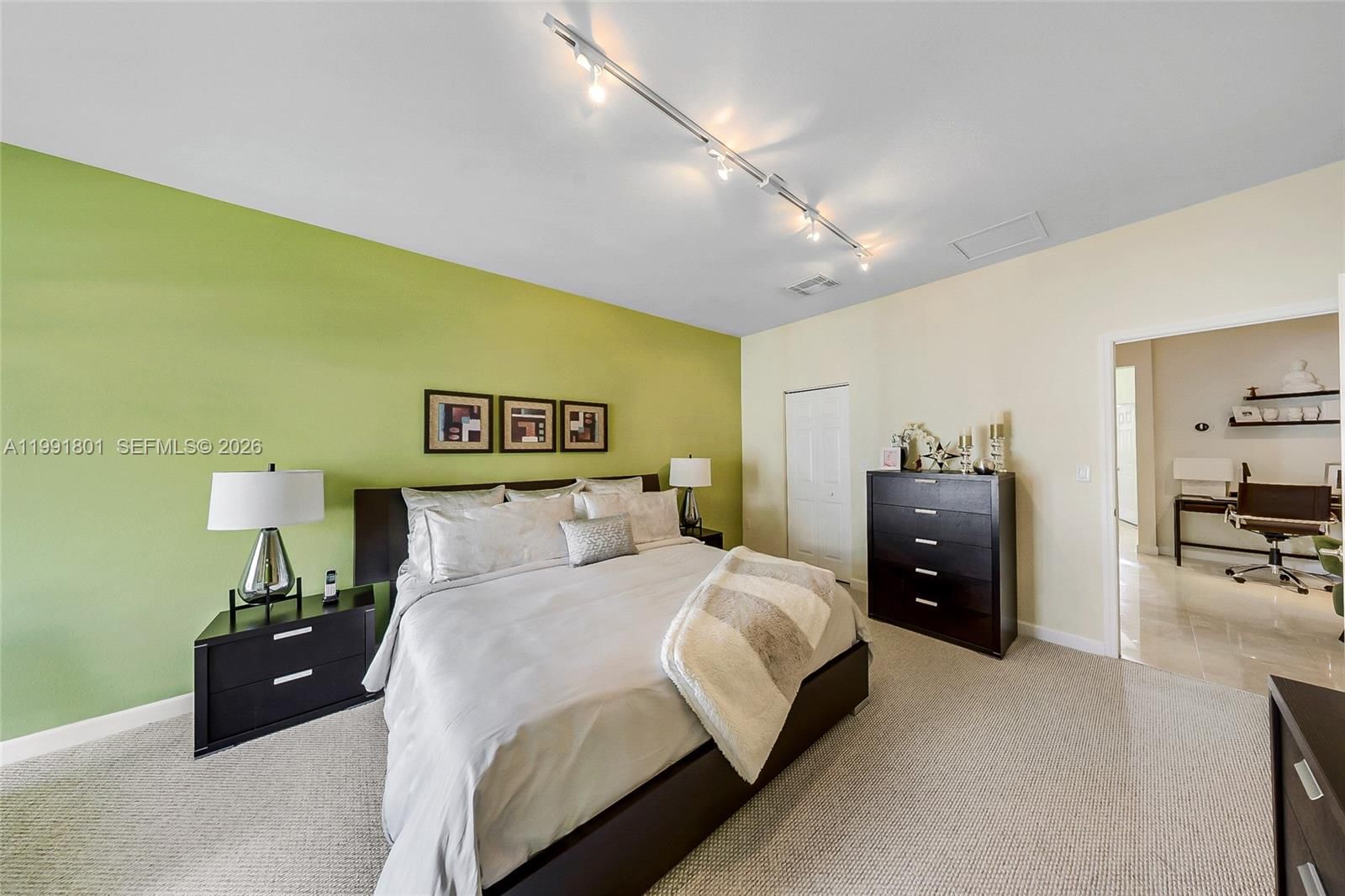 Real estate property located at 10711 75th Ln, Miami-dade, Reserve At Doral East, Doral, FL