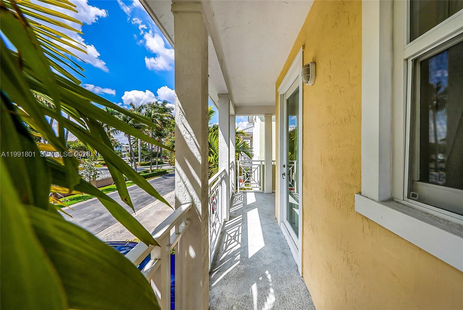 Real estate property located at 10711 75th Ln, Miami-dade, Reserve At Doral East, Doral, FL