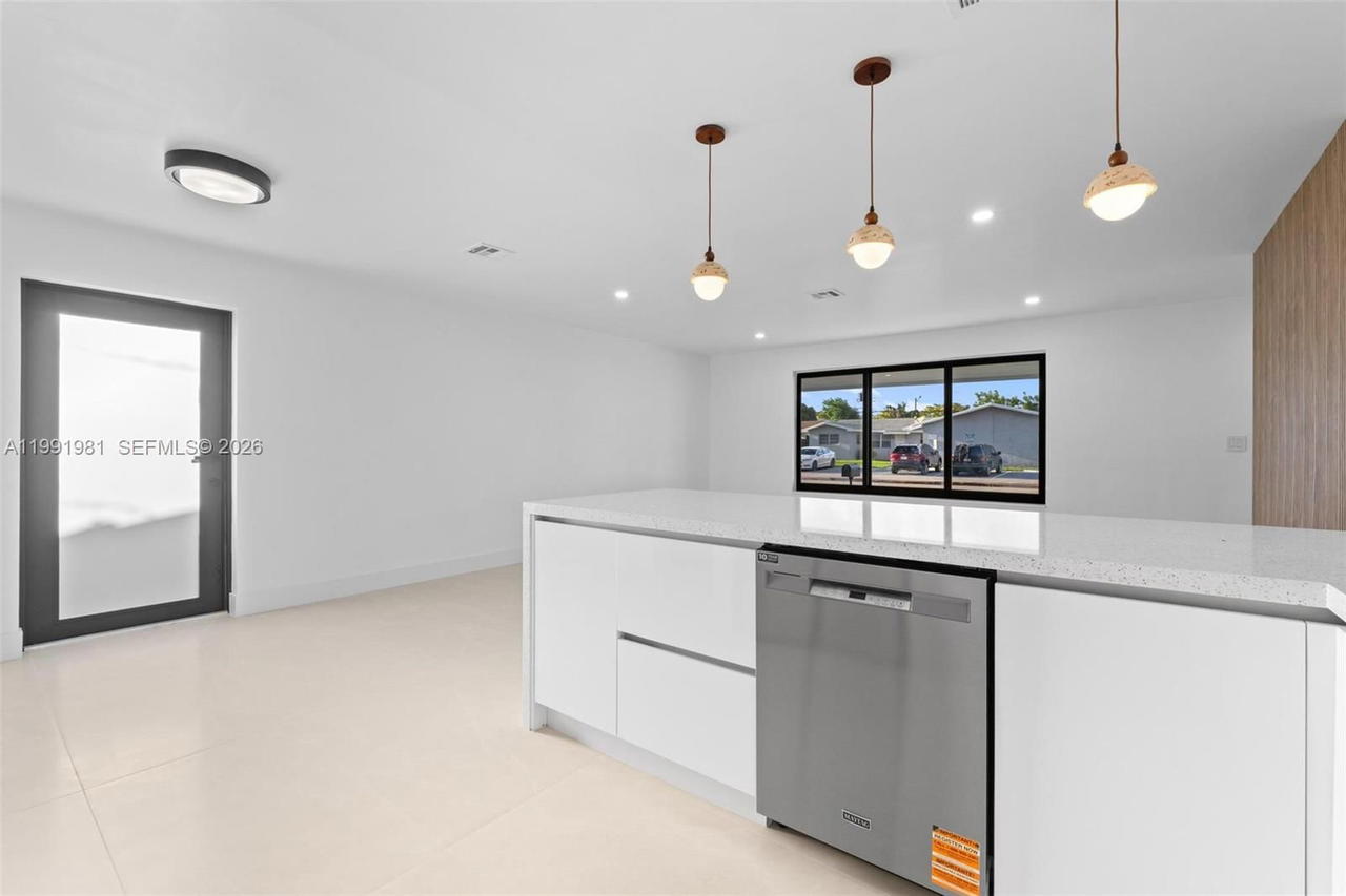 Real estate property located at 7570 Venetian St, Broward, Miramar Sec 9, Miramar, FL
