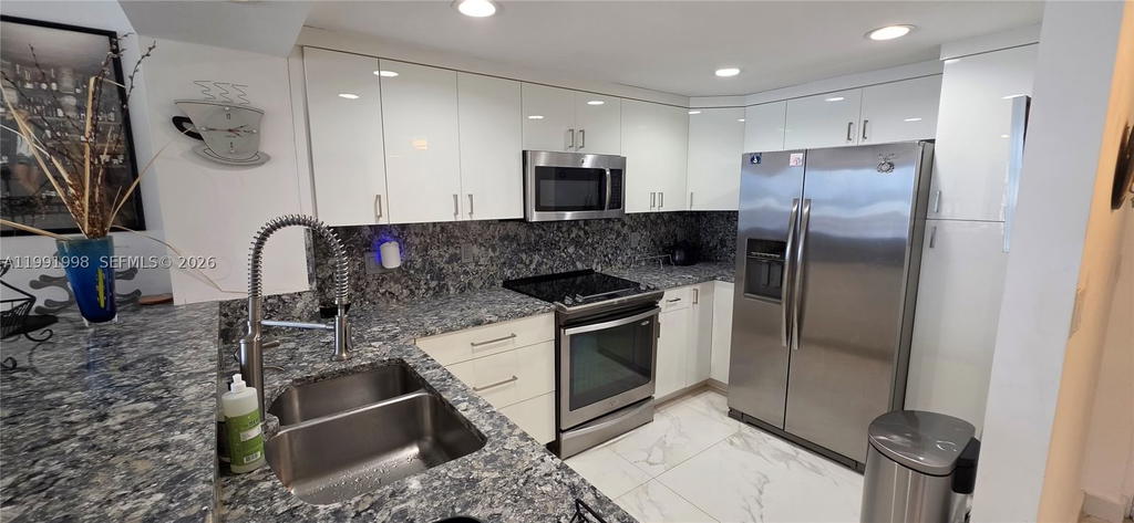 Real estate property located at 17900 Bay Rd #408, Miami-dade, Eden Roc Condo, Sunny Isles Beach, FL