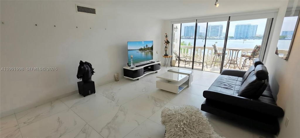 Real estate property located at 17900 Bay Rd #408, Miami-dade, Eden Roc Condo, Sunny Isles Beach, FL