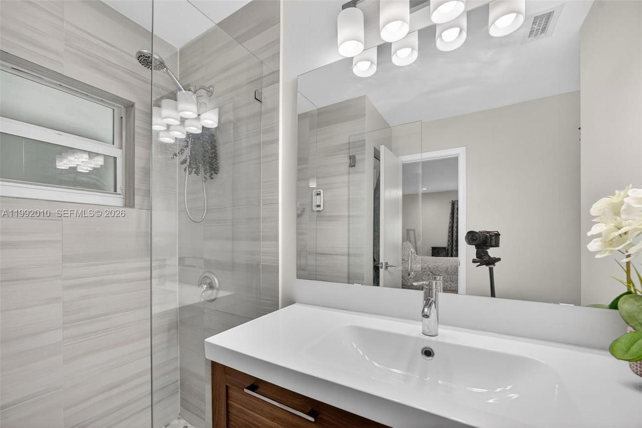 Real estate property located at 4890 141st Ave, Miami-dade, Bent Tree West, Miami, FL