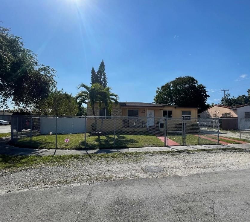 Real estate property located at 3700 6th Ln, Miami-dade, Bonmill Sub, Hialeah, FL