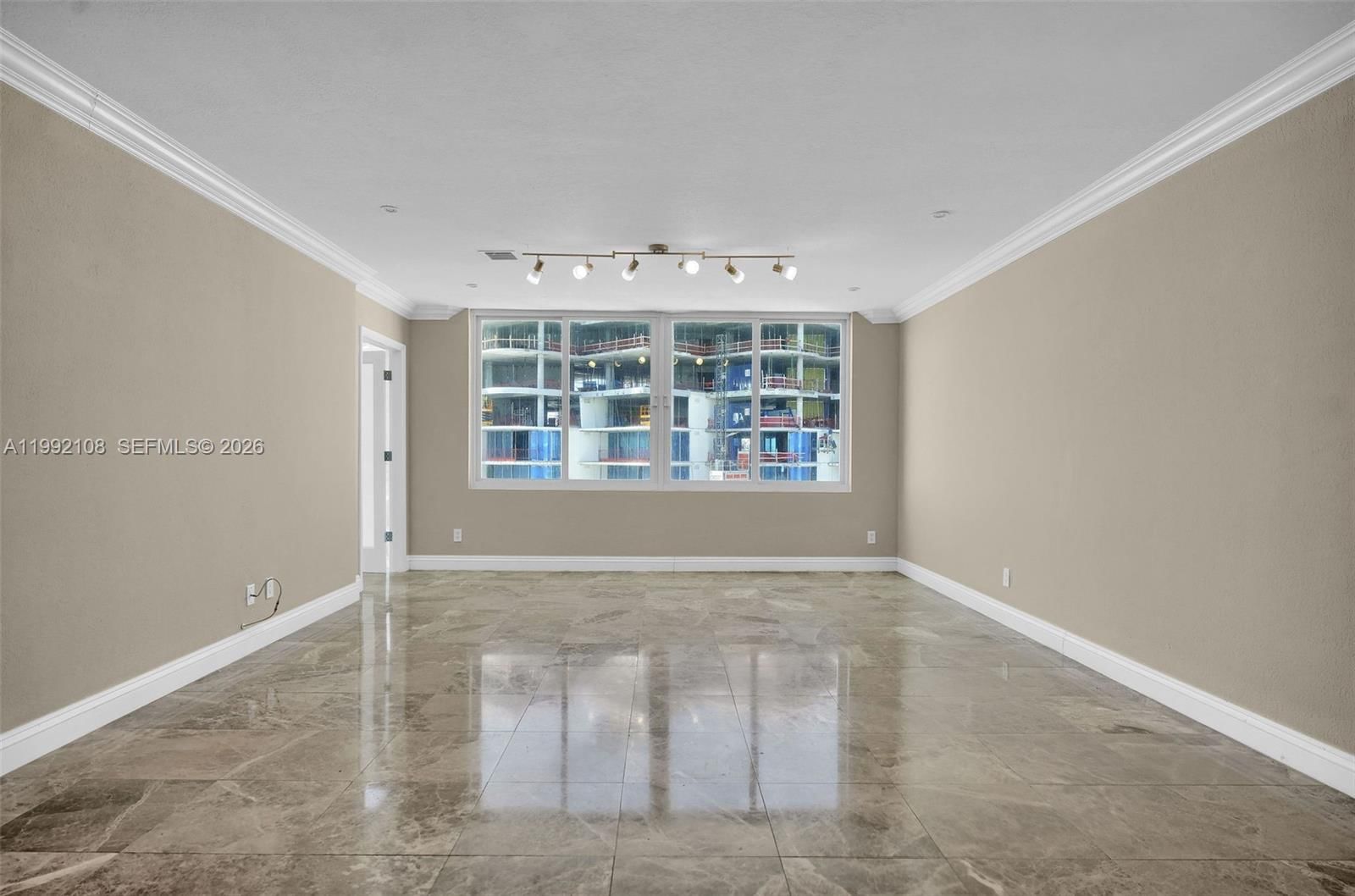 Real estate property located at 5401 Collins Ave #1514, Miami-dade, The Carriage House Condo, Miami Beach, FL