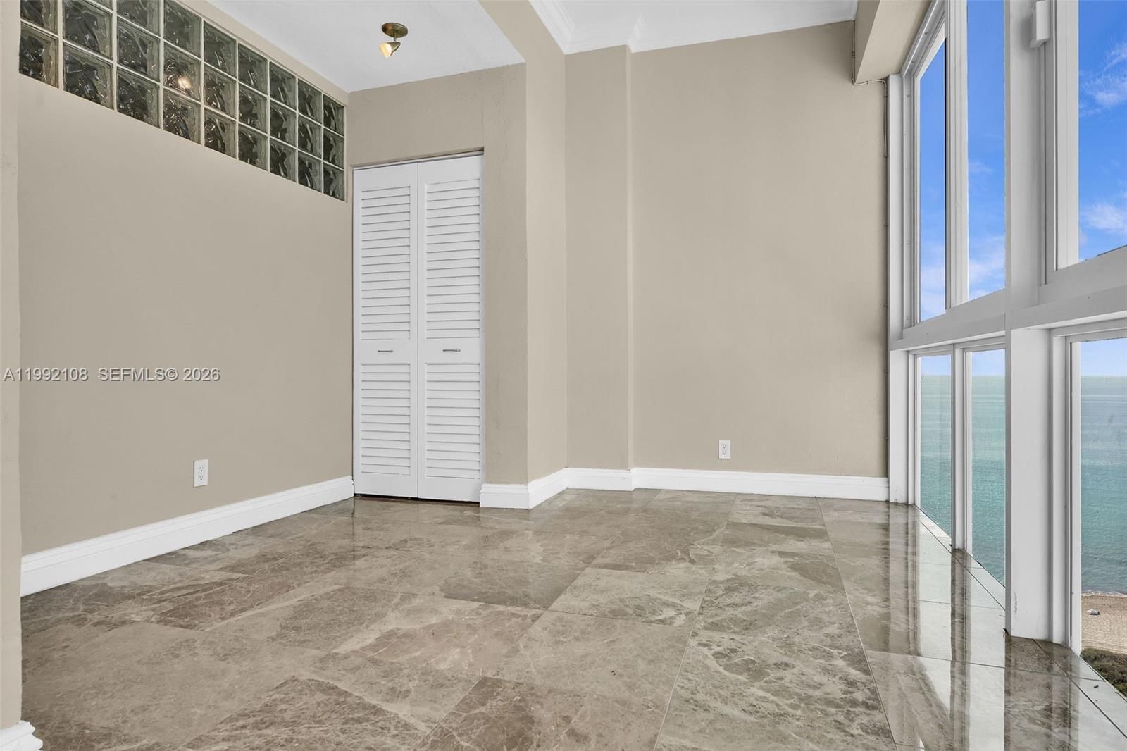 Real estate property located at 5401 Collins Ave #1514, Miami-dade, The Carriage House Condo, Miami Beach, FL