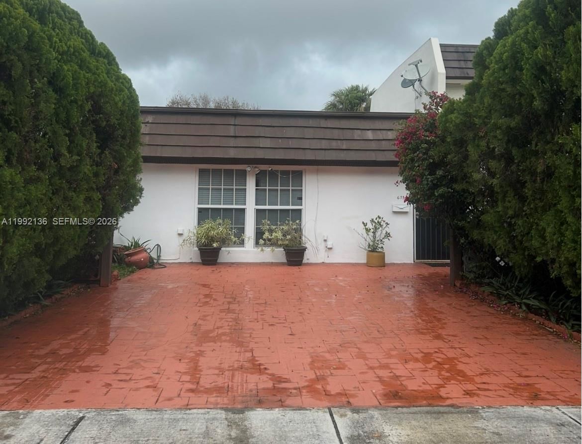 Real estate property located at 6755 Crooked Palm Ter, Miami-dade, Miami Lakes Lake Hilda To, Miami Lakes, FL