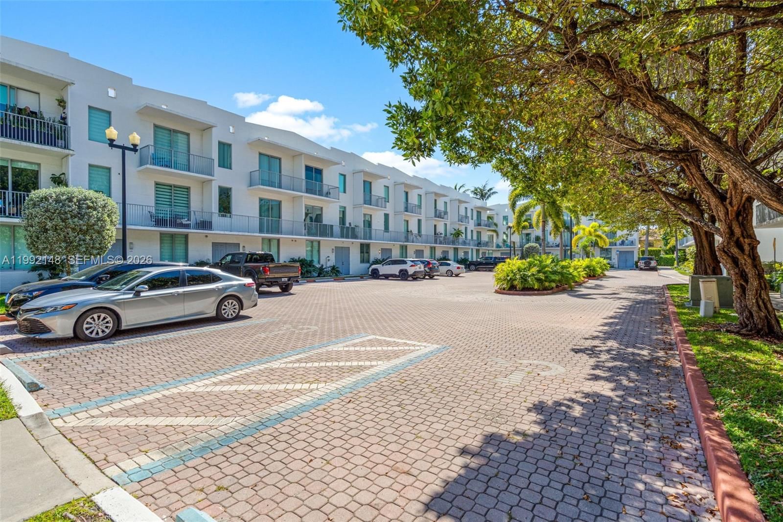 Real estate property located at 2134 Van Buren St #306, Broward, Courtyards At Hollywood, Hollywood, FL