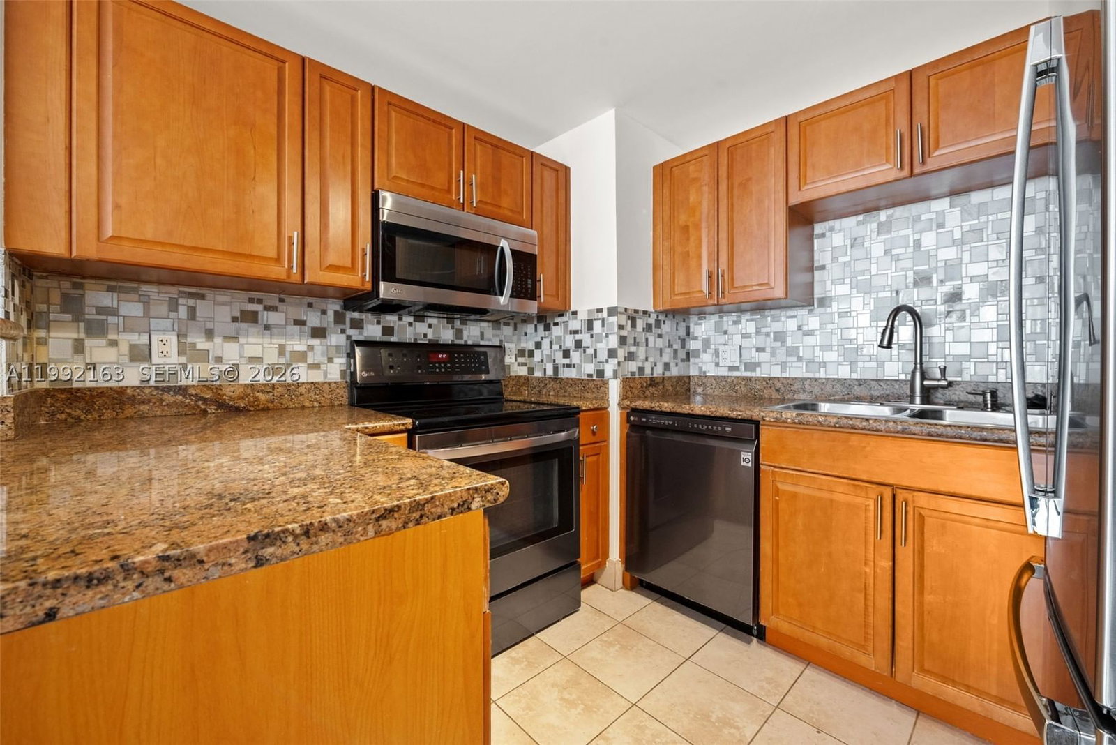 Real estate property located at 357 Almeria Ave #1006, Miami-dade, Gables Park Tower, Coral Gables, FL