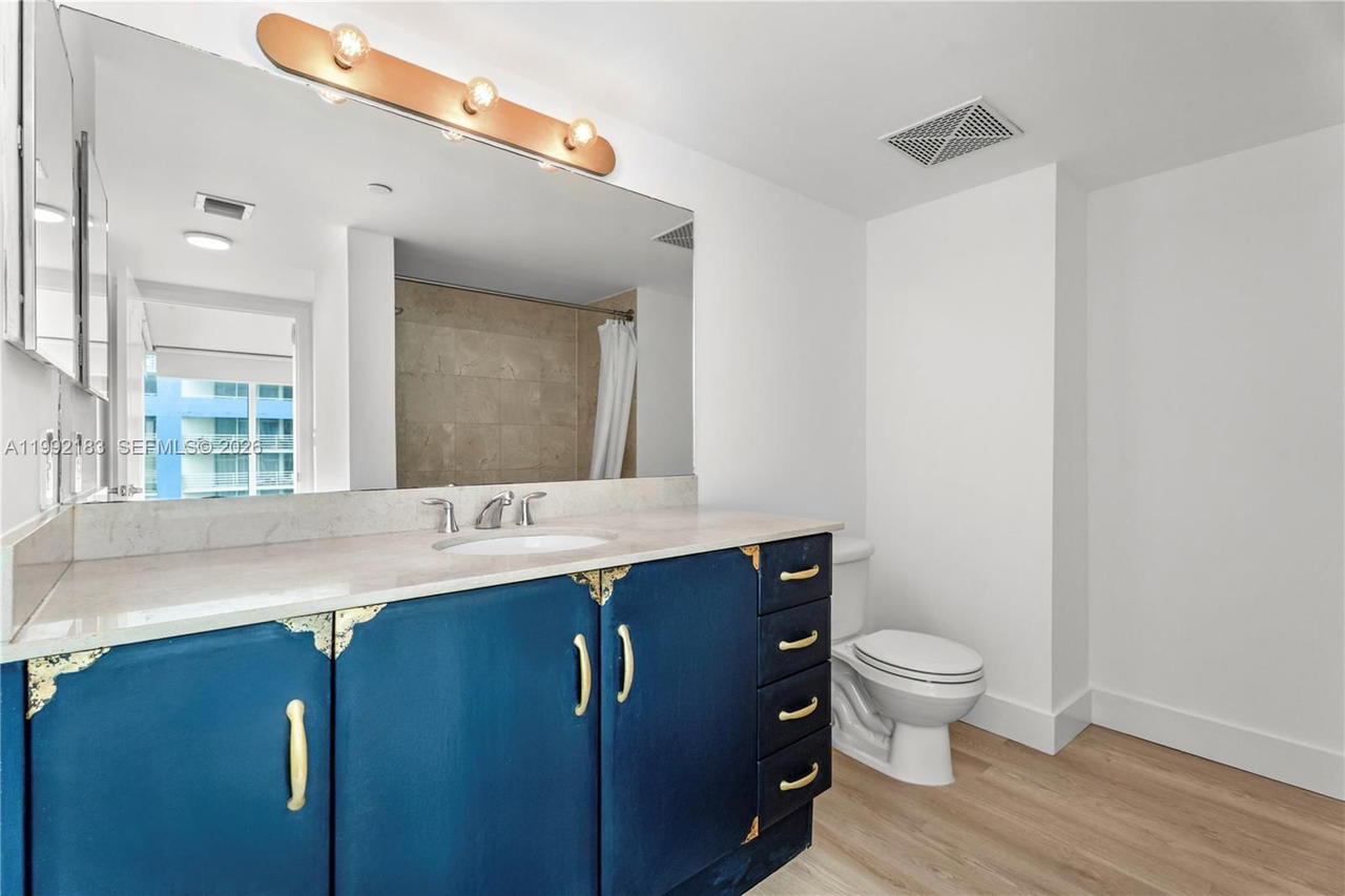 Real estate property located at 2101 Brickell Ave #806, Miami-dade, Skyline On Brickell Condo, Miami, FL
