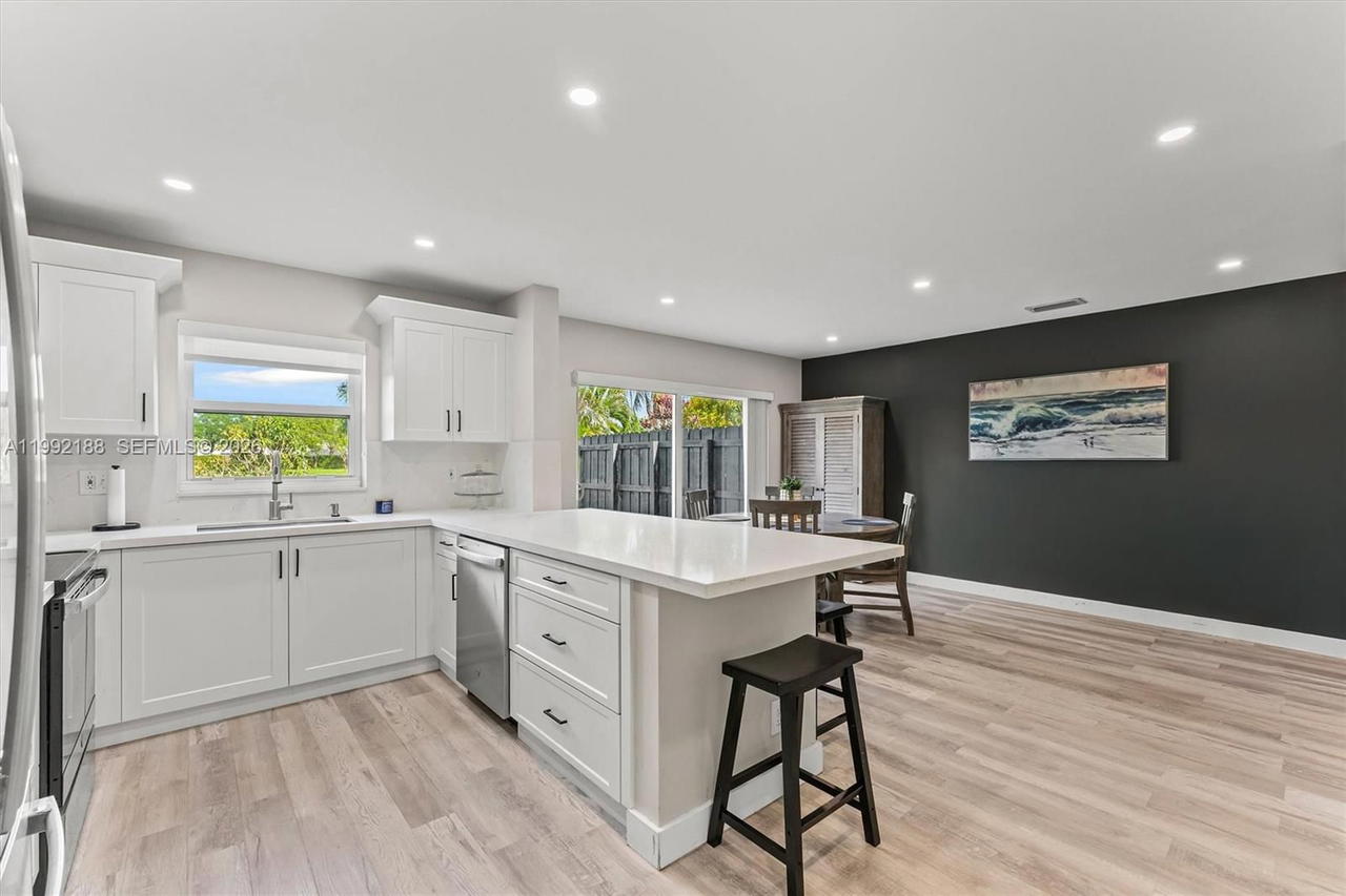 Real estate property located at 4420 82nd Way, Broward, Orange Drive-pine Island, Davie, FL