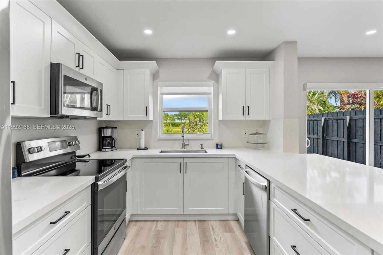 Real estate property located at 4420 82nd Way, Broward, Orange Drive-pine Island, Davie, FL