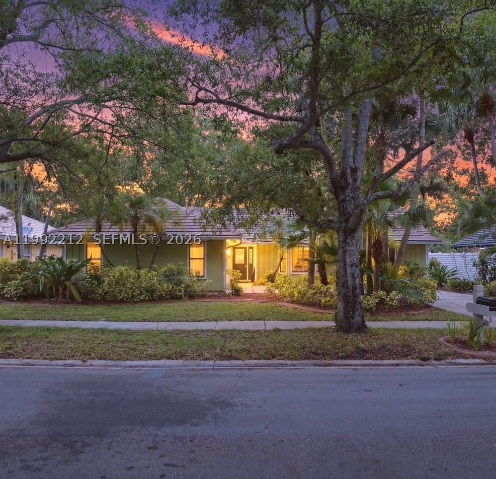 Real estate property located at 18546 Lake Bend Dr, Palm Beach, Shores 1, Jupiter, FL