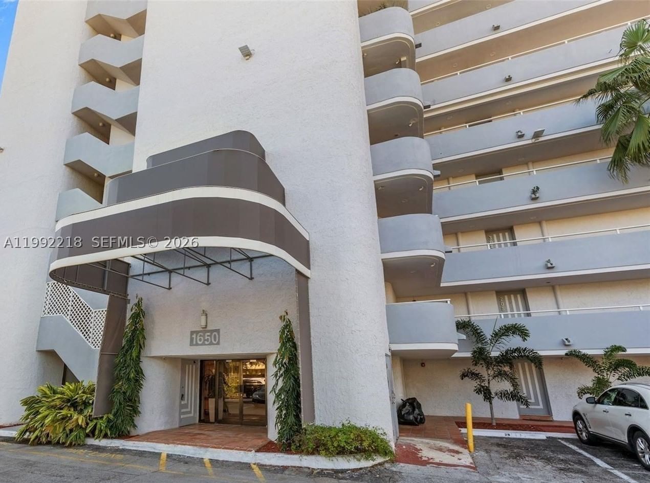 Real estate property located at 1650 115th St #302, Miami-dade, Cricket Clubhouse Condo, Miami, FL