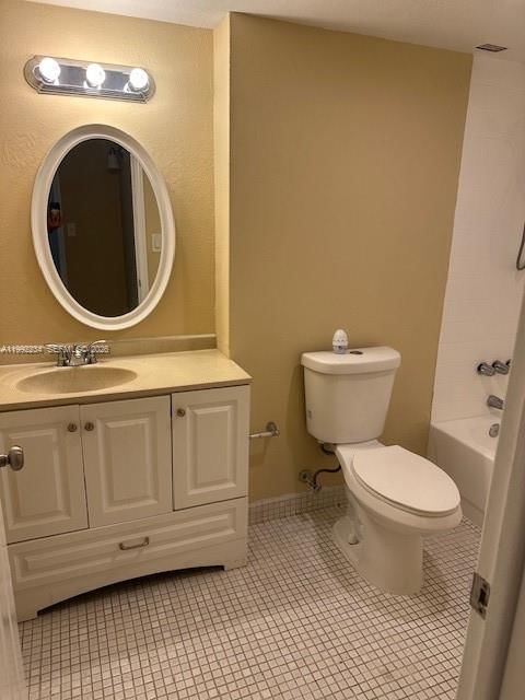 Real estate property located at 9001 77 Avenue C705, Miami-dade, Dadeland Place Condo, Miami, FL