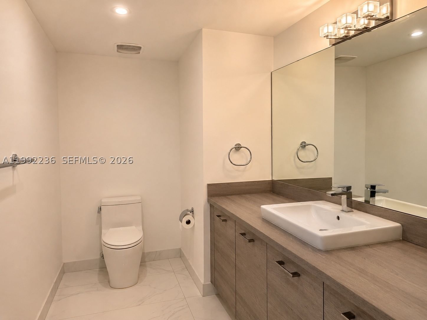 Real estate property located at 400 Sunny Isles Blvd #819, Miami-dade, 400 Sunny Isles Condo Eas, Sunny Isles Beach, FL