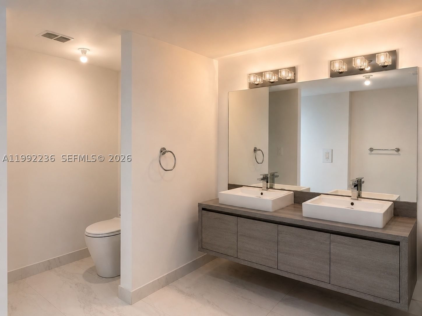 Real estate property located at 400 Sunny Isles Blvd #819, Miami-dade, 400 Sunny Isles Condo Eas, Sunny Isles Beach, FL