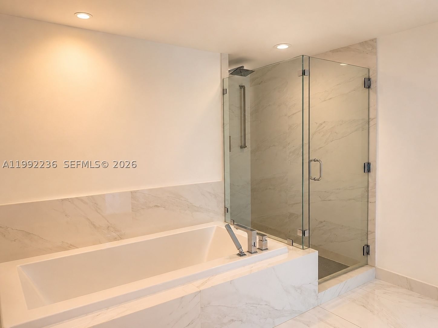 Real estate property located at 400 Sunny Isles Blvd #819, Miami-dade, 400 Sunny Isles Condo Eas, Sunny Isles Beach, FL
