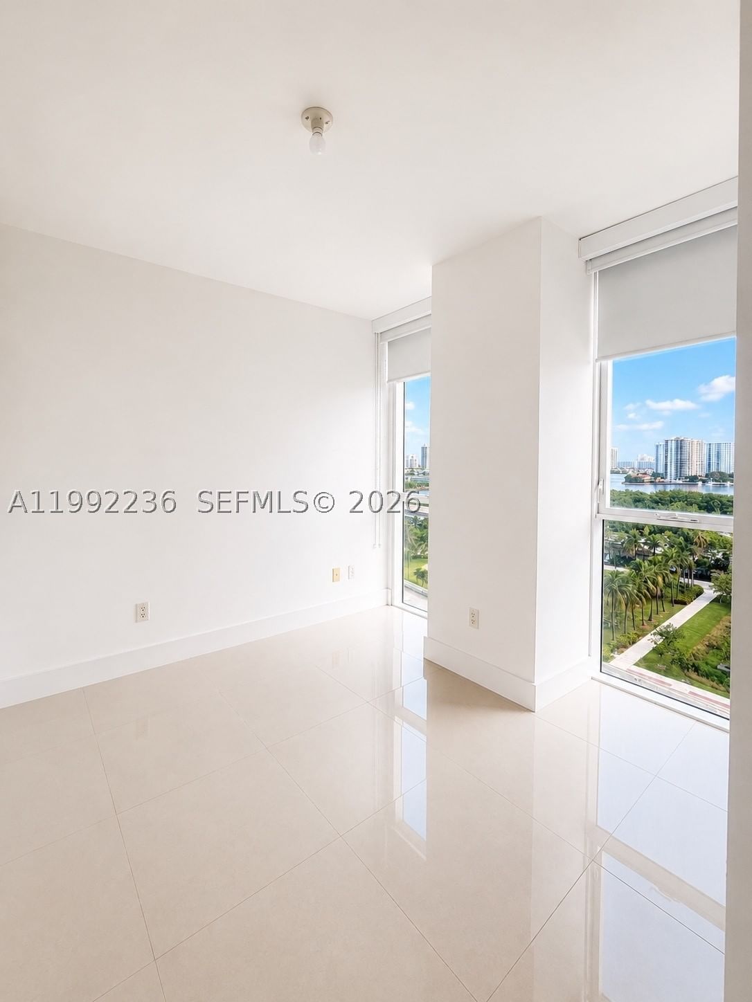 Real estate property located at 400 Sunny Isles Blvd #819, Miami-dade, 400 Sunny Isles Condo Eas, Sunny Isles Beach, FL