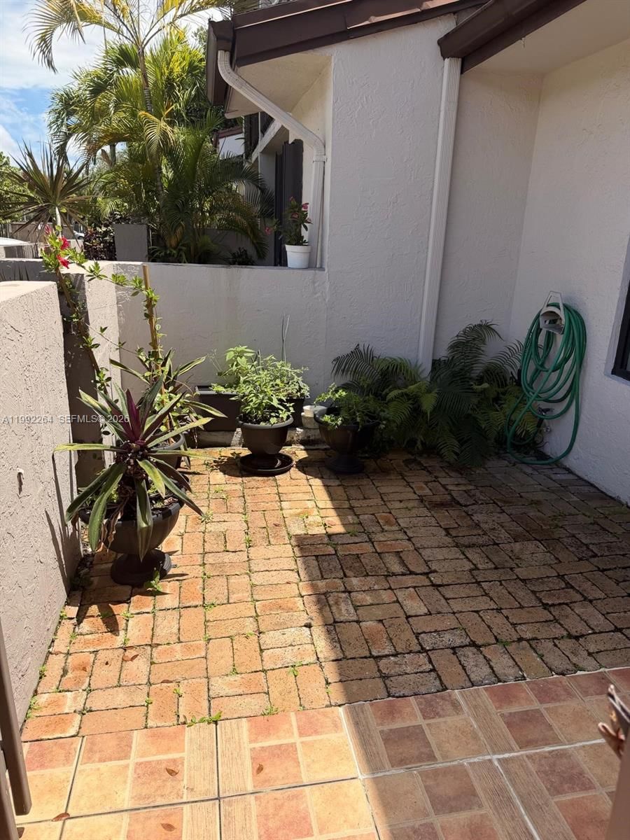 Real estate property located at 10060 41st St #55-5, Miami-dade, Villas Of Amberwood Condo, Doral, FL