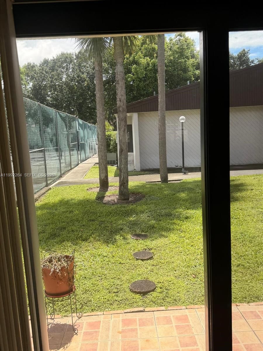 Real estate property located at 10060 41st St #55-5, Miami-dade, Villas Of Amberwood Condo, Doral, FL