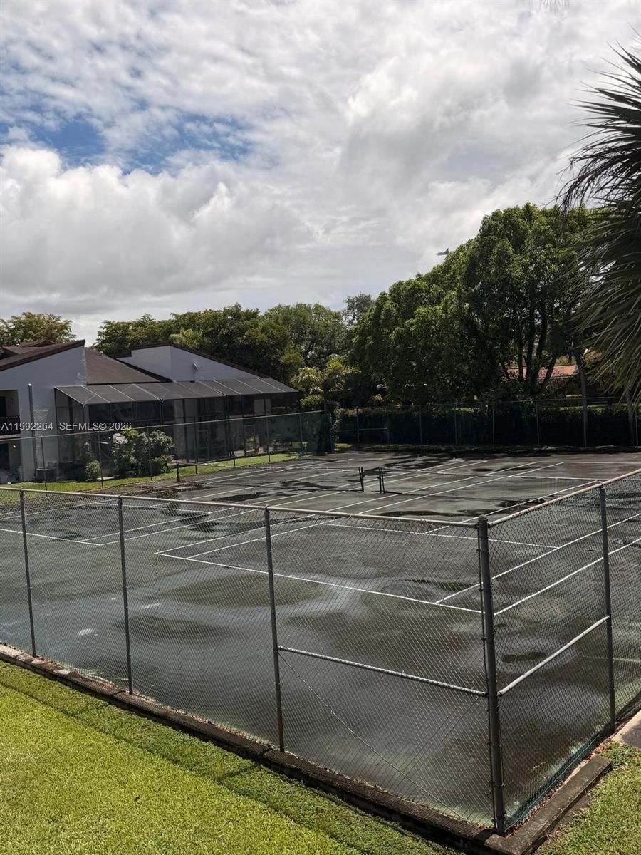 Real estate property located at 10060 41st St #55-5, Miami-dade, Villas Of Amberwood Condo, Doral, FL