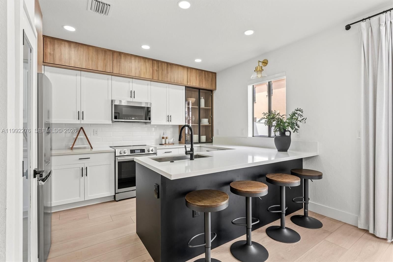 Real estate property located at 10487 34th Ct, Miami-dade, Aquabella Section Two, Hialeah, FL