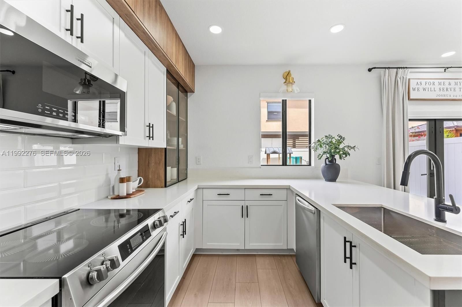 Real estate property located at 10487 34th Ct, Miami-dade, Aquabella Section Two, Hialeah, FL