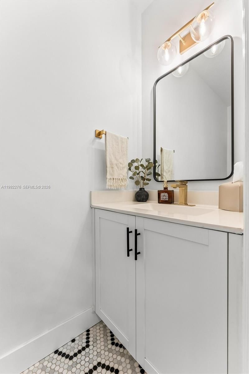 Real estate property located at 10487 34th Ct, Miami-dade, Aquabella Section Two, Hialeah, FL