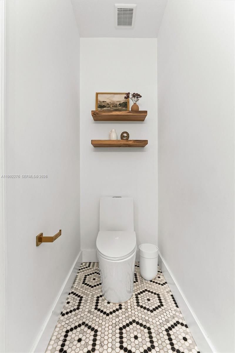 Real estate property located at 10487 34th Ct, Miami-dade, Aquabella Section Two, Hialeah, FL