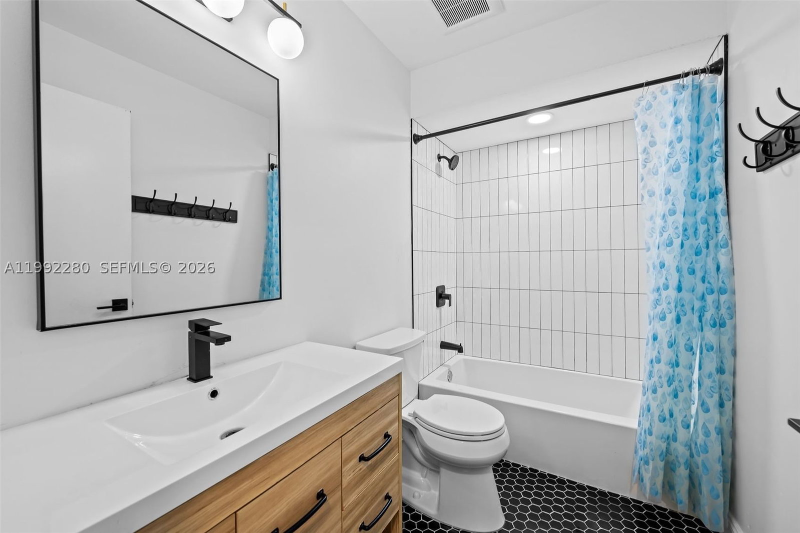 Real estate property located at 10997 Long Boat Dr, Broward, Embassy Lakes, Cooper City, FL