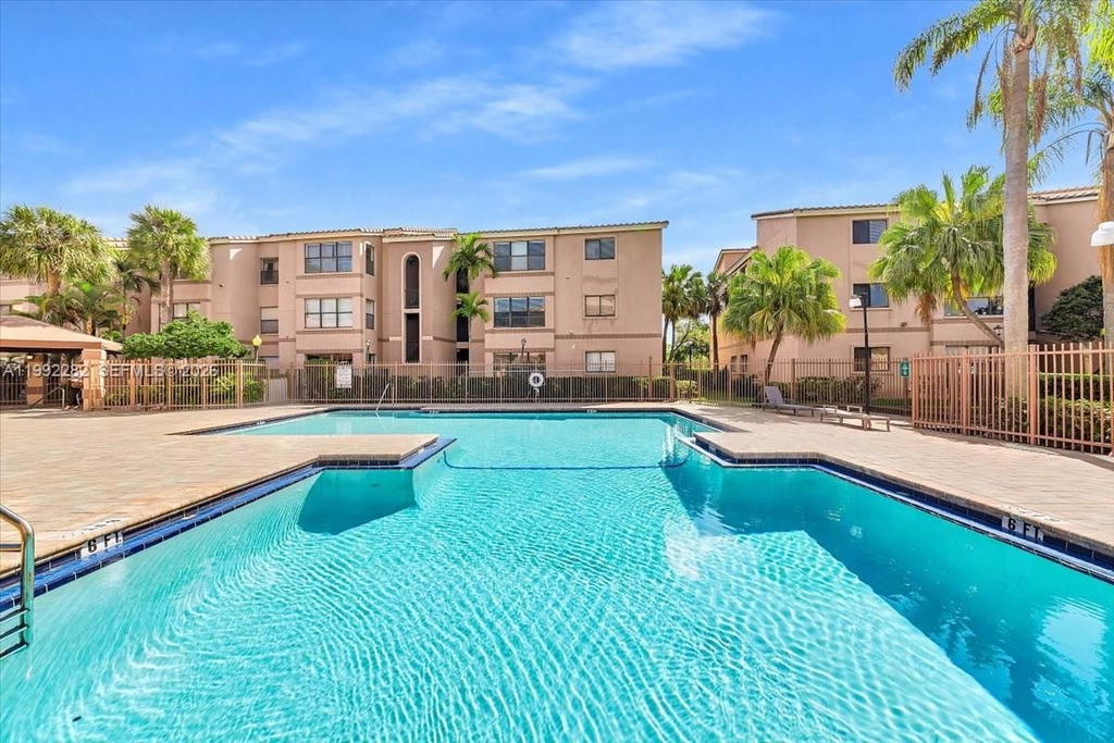Real estate property located at 2796 University Dr #2202, Broward, Sundance At Davie Condo, Davie, FL