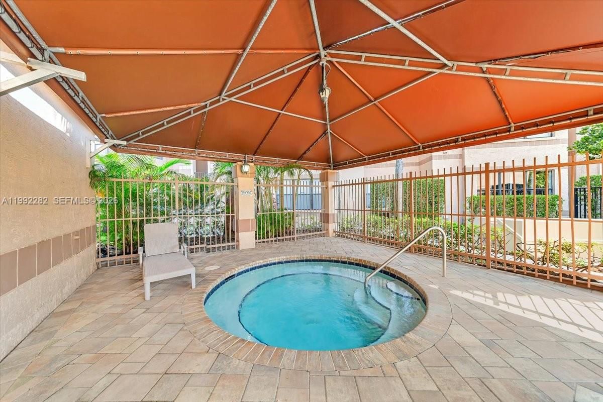 Real estate property located at 2796 University Dr #2202, Broward, Sundance At Davie Condo, Davie, FL