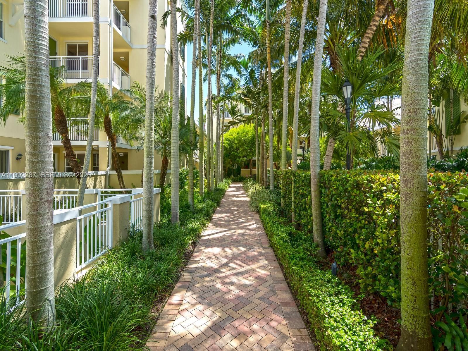 Real estate property located at 7542 102nd St #209, Miami-dade, The Reserve Of Pinecrest, Pinecrest, FL
