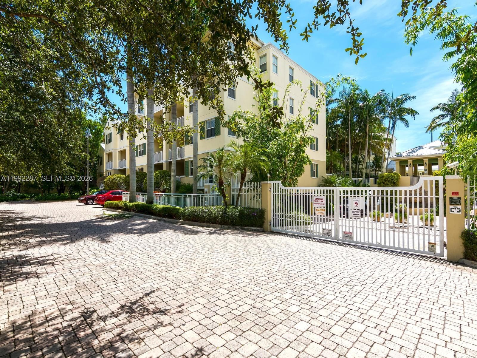 Real estate property located at 7542 102nd St #209, Miami-dade, The Reserve Of Pinecrest, Pinecrest, FL