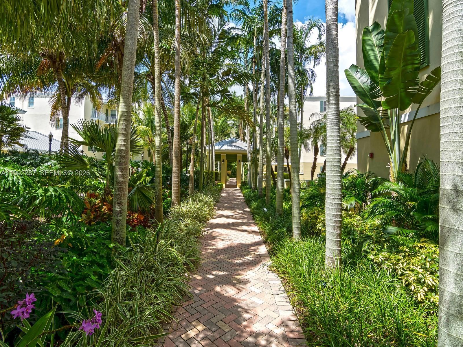 Real estate property located at 7542 102nd St #209, Miami-dade, The Reserve Of Pinecrest, Pinecrest, FL