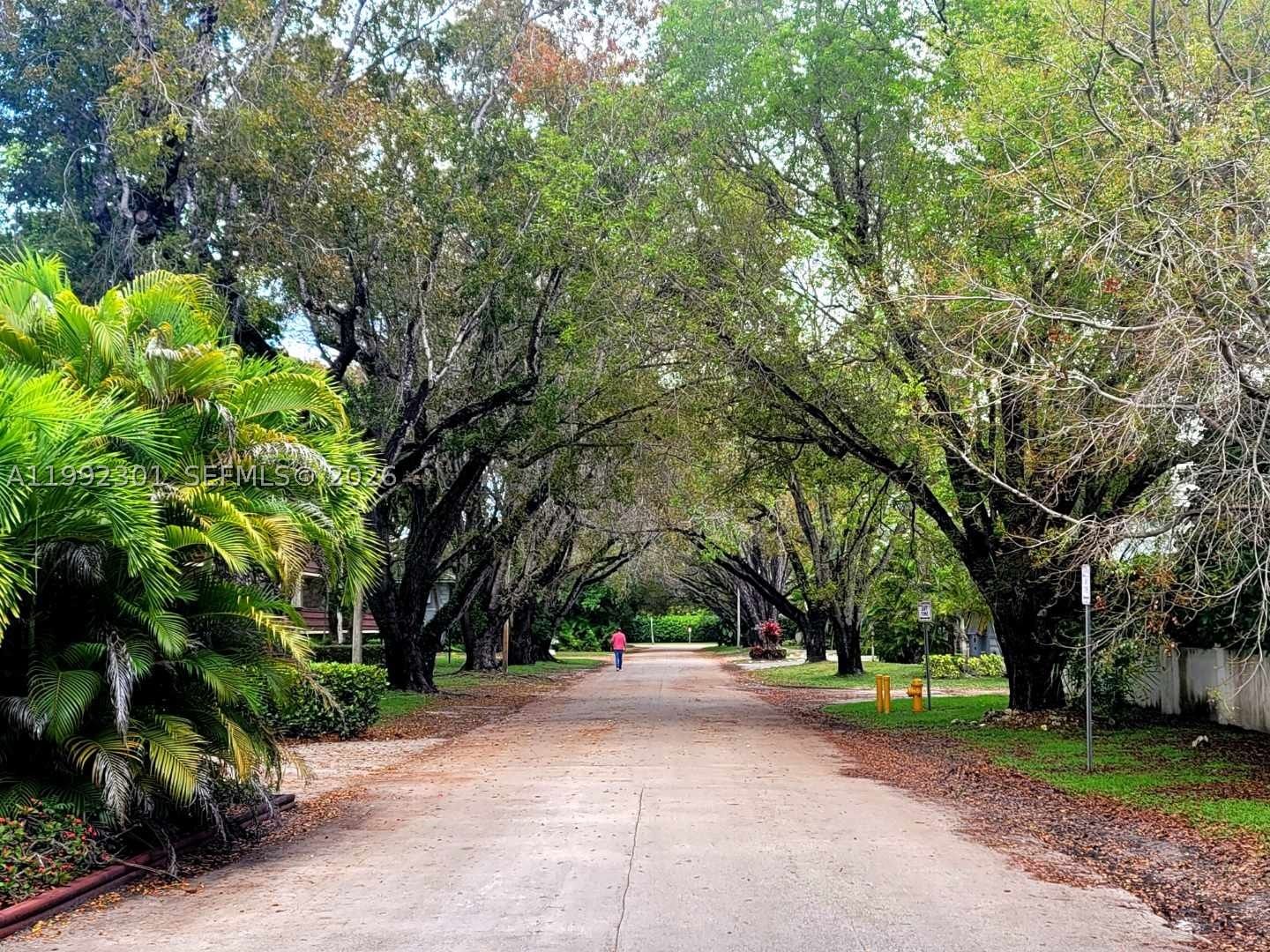Real estate property located at 1205 Mariposa Ave #206, Miami-dade, Villa Capri Condo, Coral Gables, FL