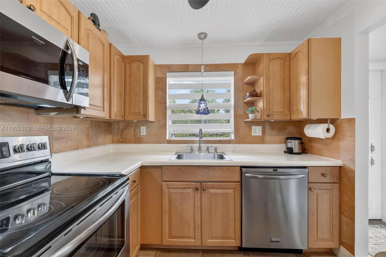 Real estate property located at 9821 Sunrise Lakes Blvd #107, Broward, Sunrise Lakes 152 Condo, Sunrise, FL