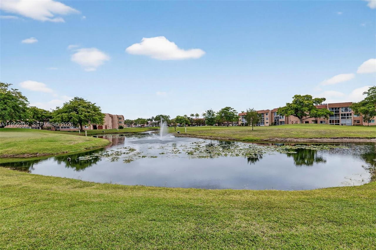 Real estate property located at 9821 Sunrise Lakes Blvd #107, Broward, Sunrise Lakes 152 Condo, Sunrise, FL
