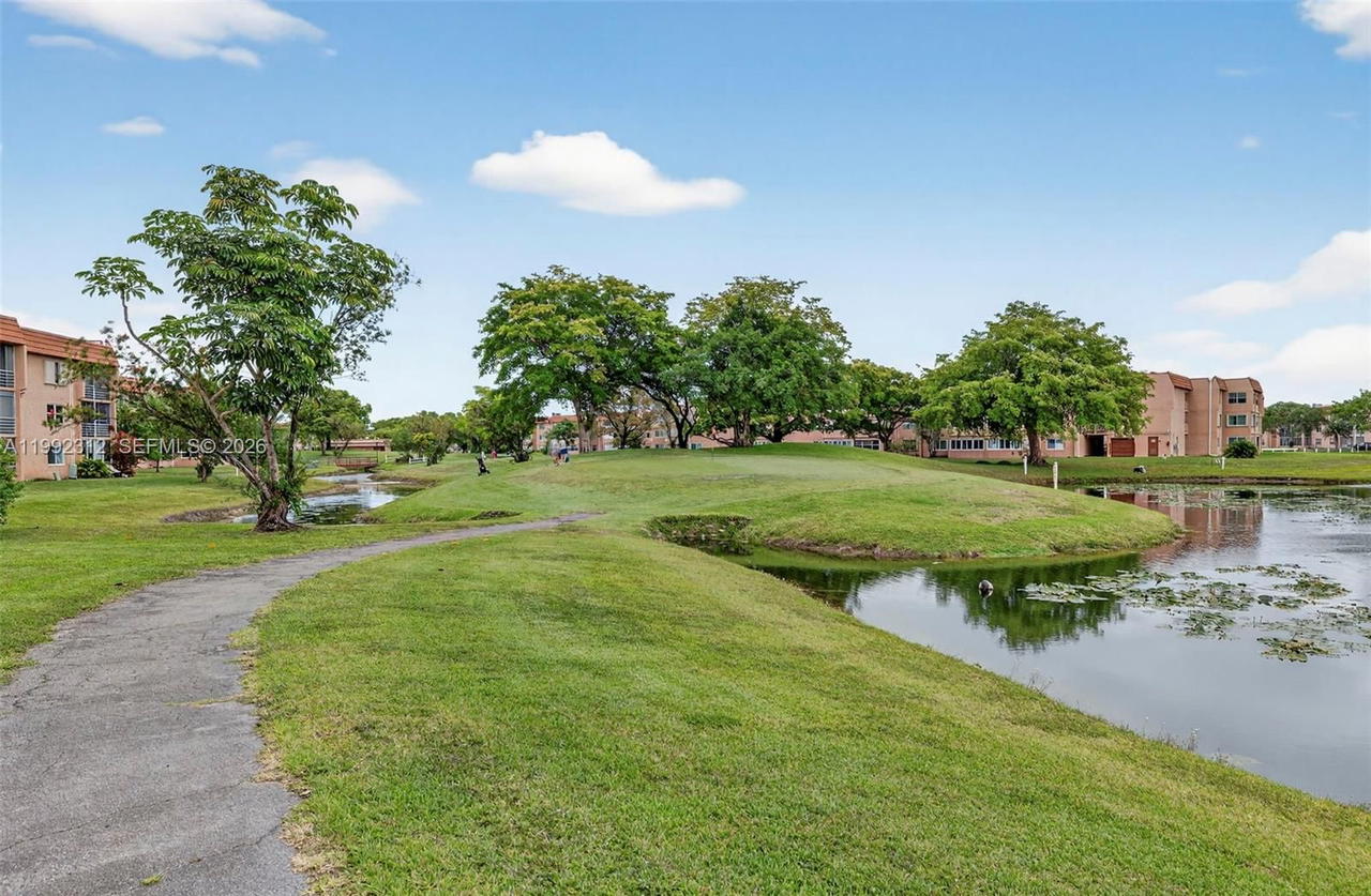 Real estate property located at 9821 Sunrise Lakes Blvd #107, Broward, Sunrise Lakes 152 Condo, Sunrise, FL