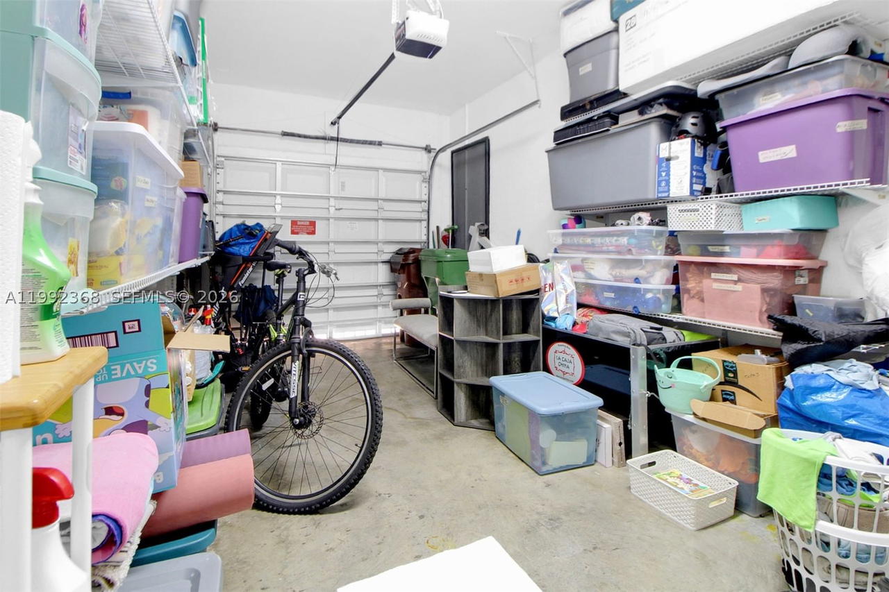 Real estate property located at 3323 90th Ter, Miami-dade, Bellagio, Hialeah, FL