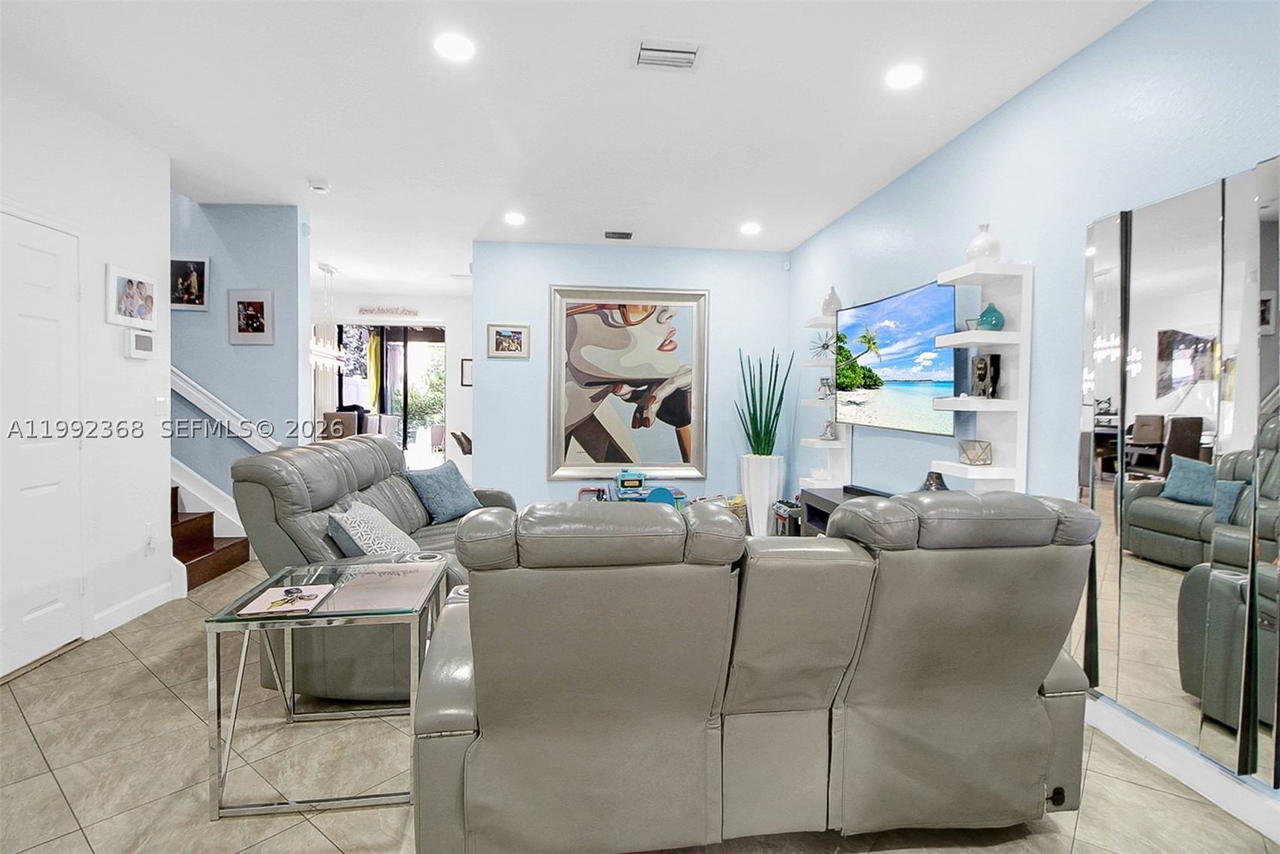 Real estate property located at 3323 90th Ter, Miami-dade, Bellagio, Hialeah, FL