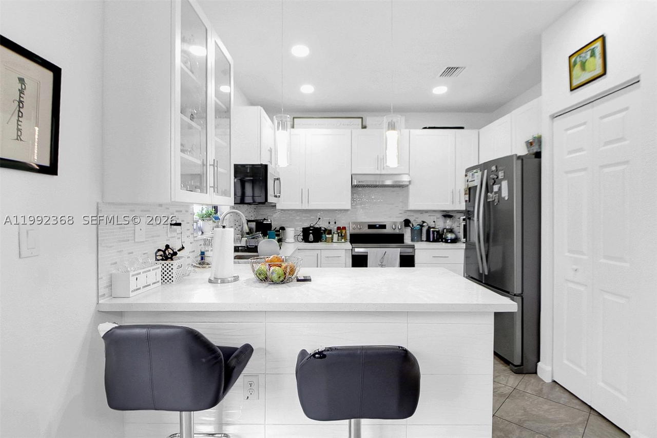 Real estate property located at 3323 90th Ter, Miami-dade, Bellagio, Hialeah, FL